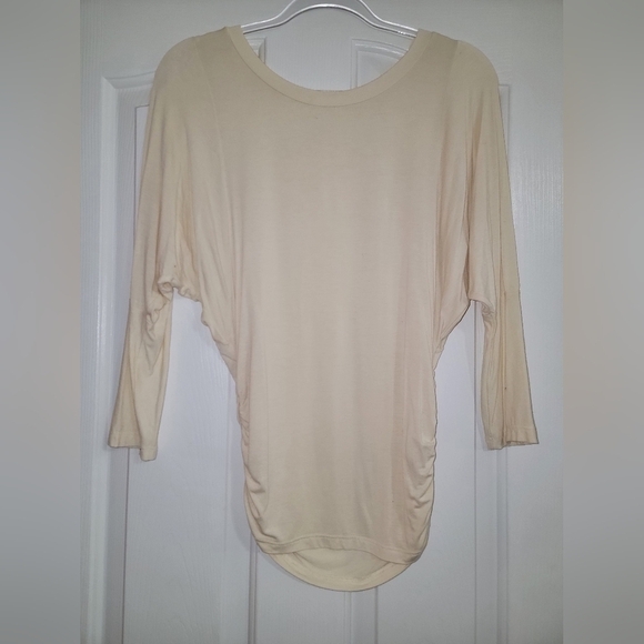 GILLI 3/4 sleeve ruched sleeve top - Picture 1 of 2